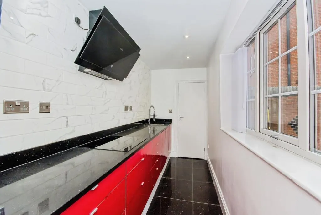 3 bed End of Terrace