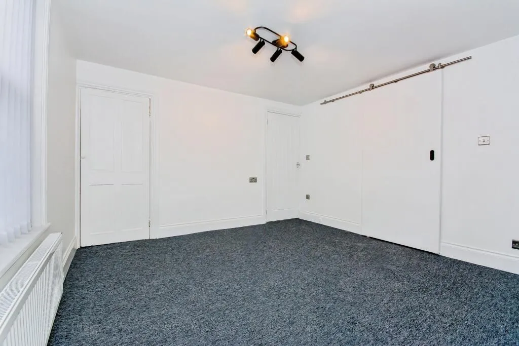 3 bed End of Terrace