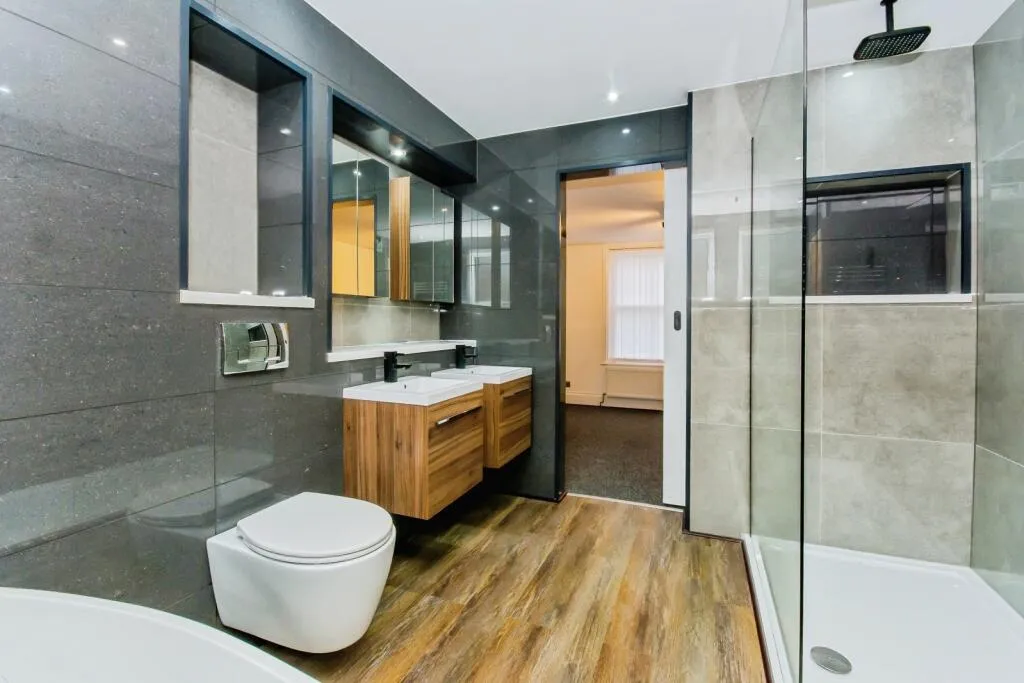 3 bed End of Terrace