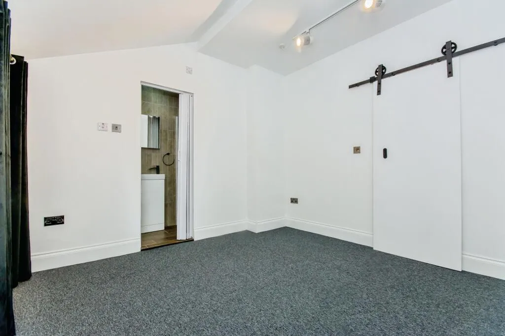 3 bed End of Terrace