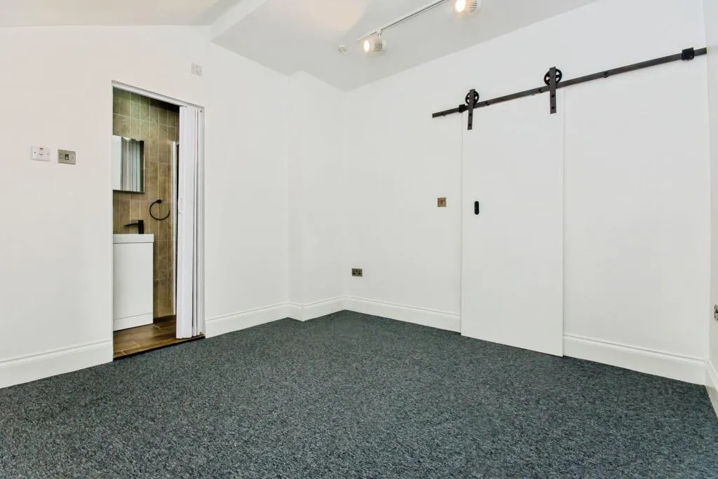 3 bed End of Terrace