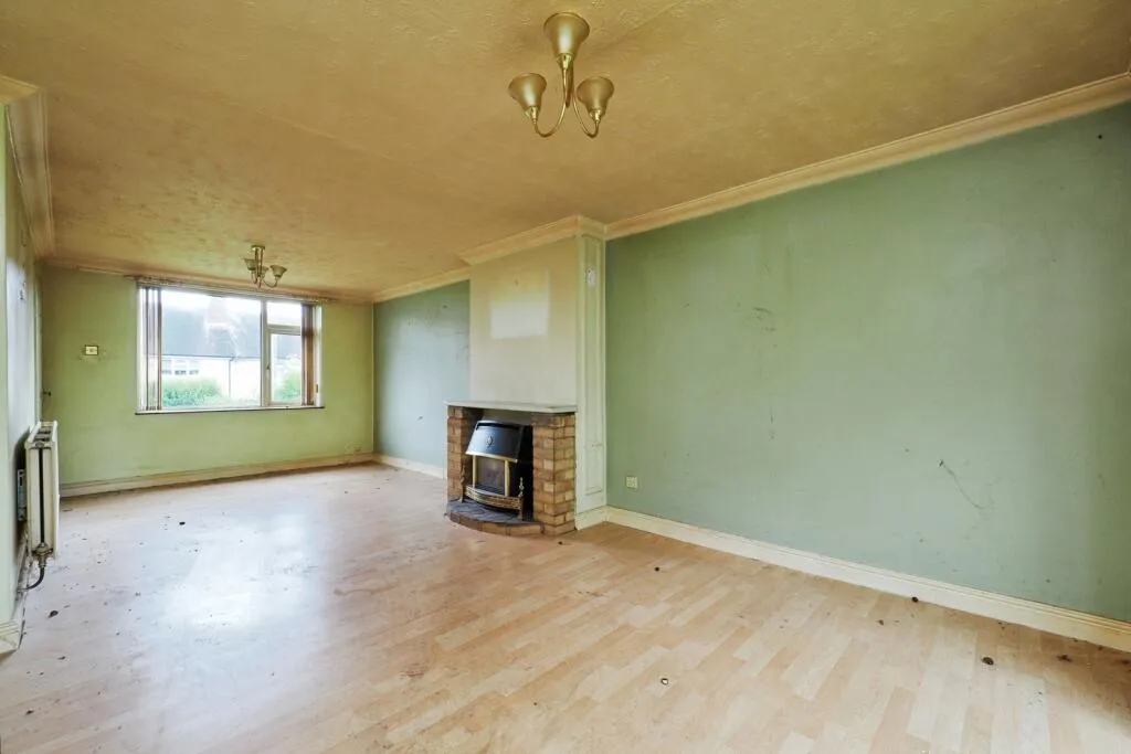 3 bed End of Terrace