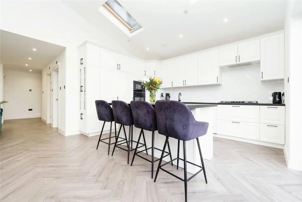 4 bed Semi-Detached Bungalow