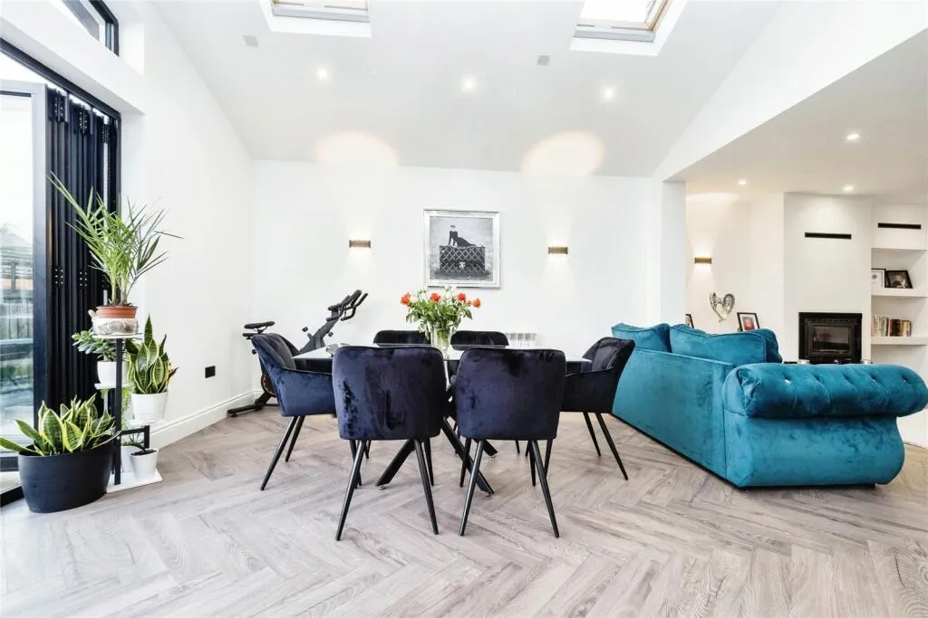 4 bed Semi-Detached Bungalow
