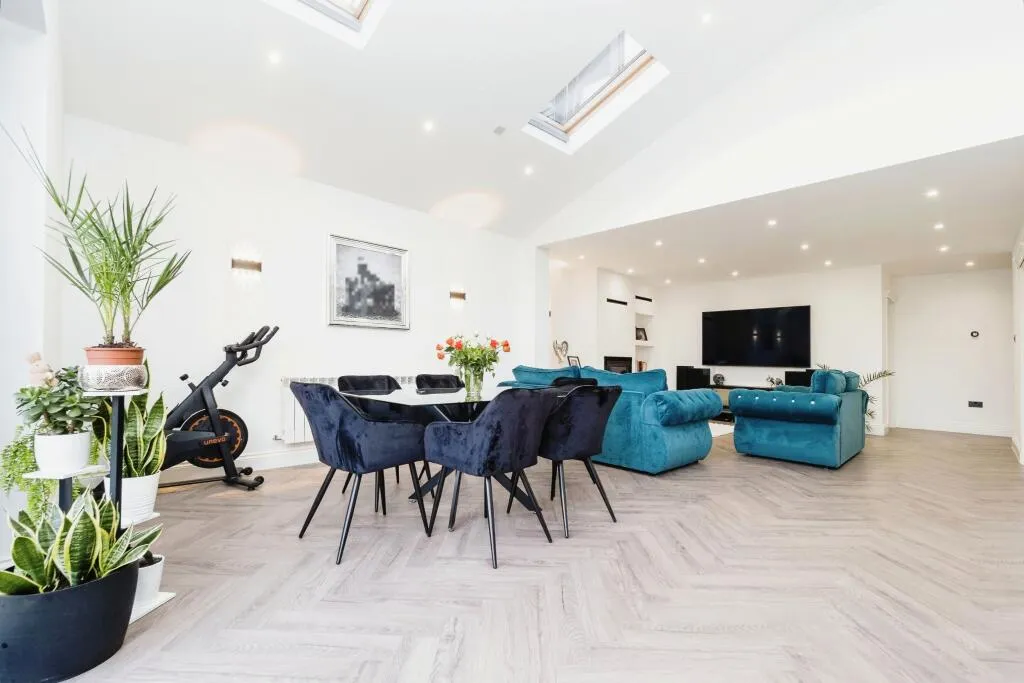 4 bed Semi-Detached Bungalow