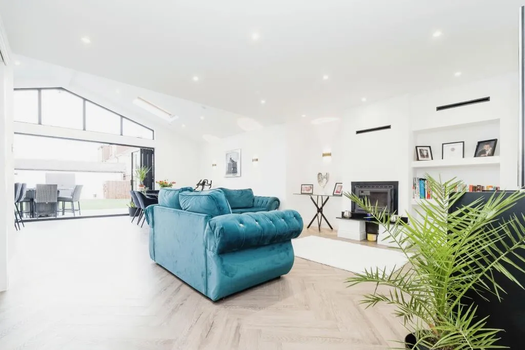 4 bed Semi-Detached Bungalow