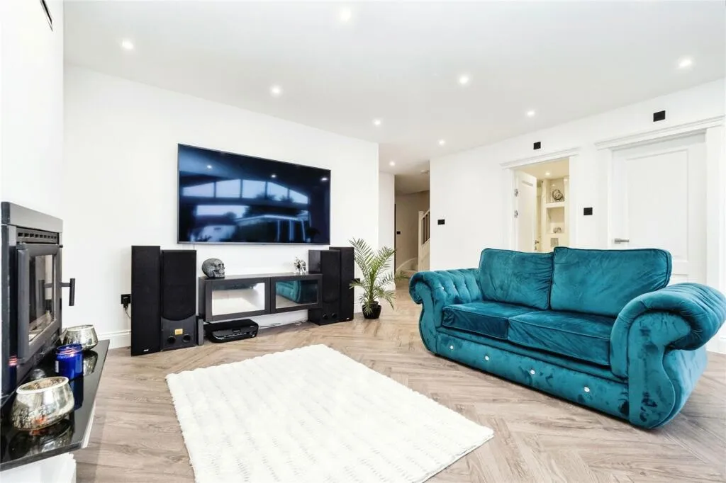 4 bed Semi-Detached Bungalow