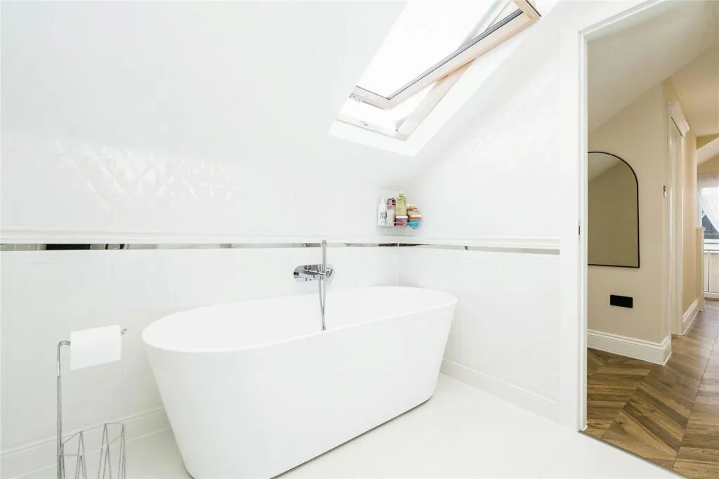 4 bed Semi-Detached Bungalow