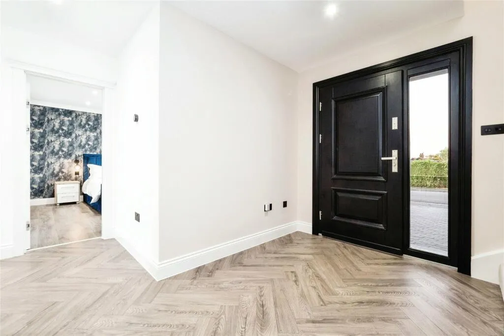 4 bed Semi-Detached Bungalow