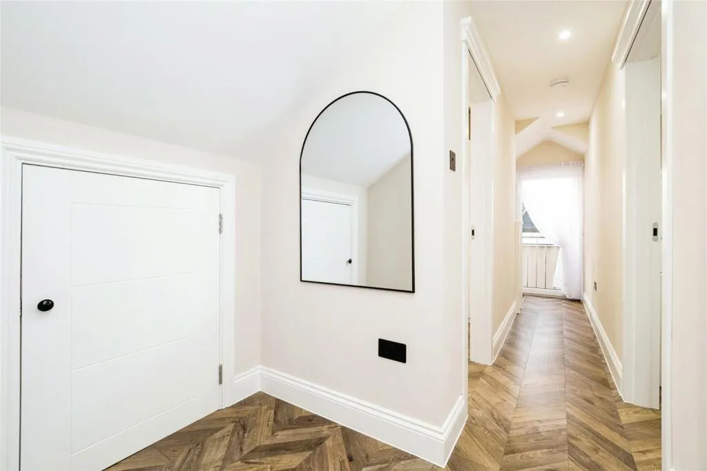4 bed Semi-Detached Bungalow