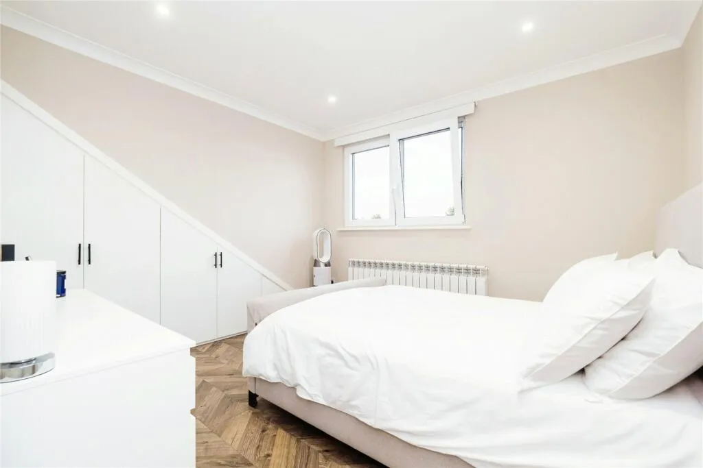 4 bed Semi-Detached Bungalow