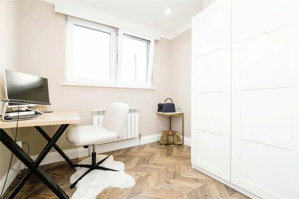 4 bed Semi-Detached Bungalow