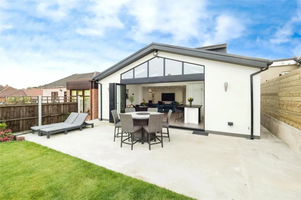 4 bed Semi-Detached Bungalow