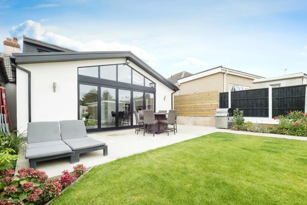4 bed Semi-Detached Bungalow