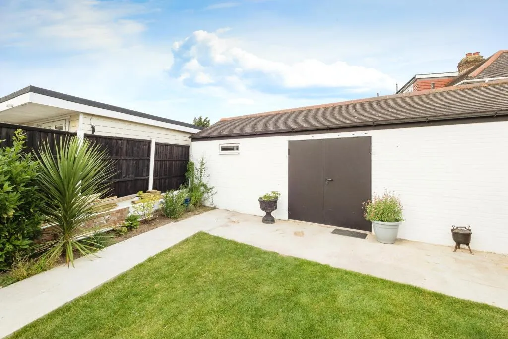 4 bed Semi-Detached Bungalow