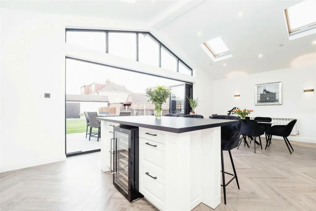 4 bed Semi-Detached Bungalow