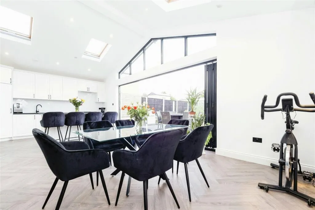4 bed Semi-Detached Bungalow