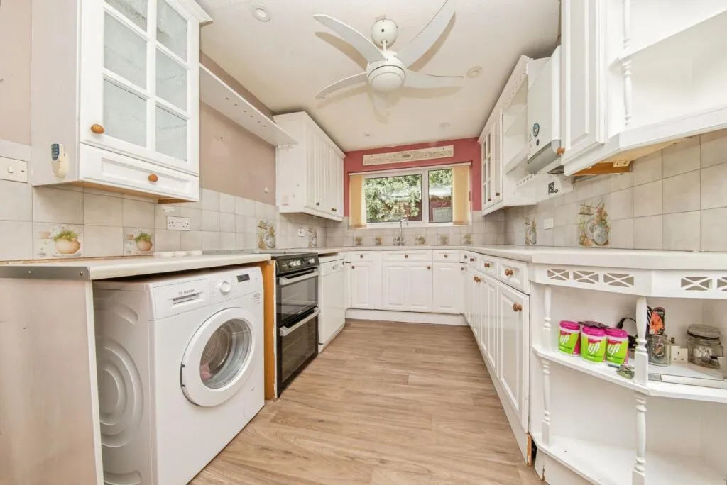 4 bed Detached