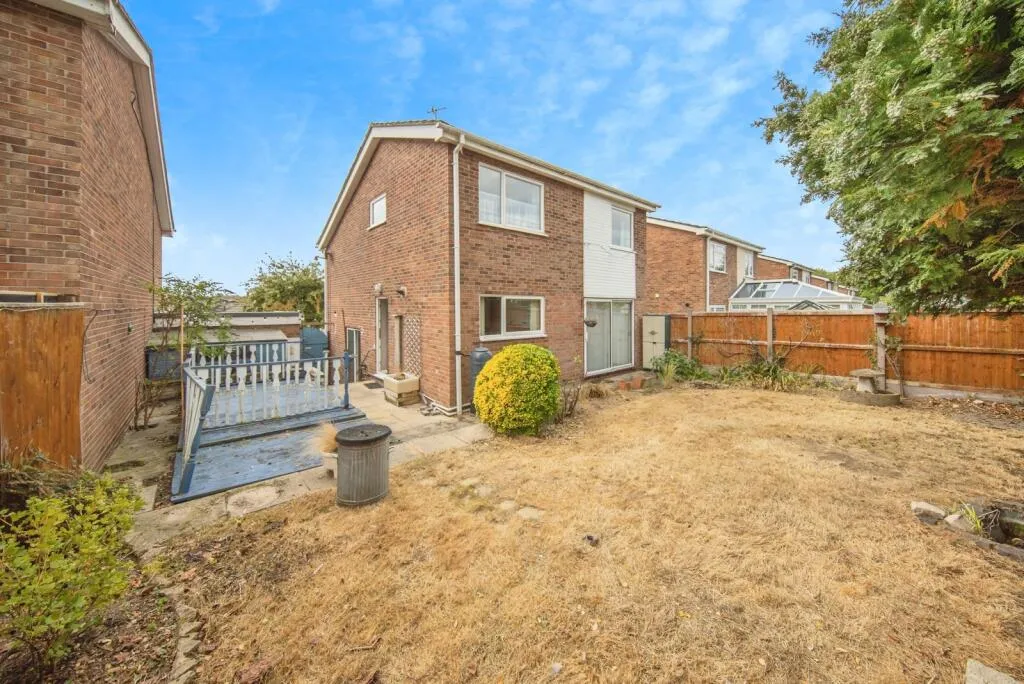 4 bed Detached