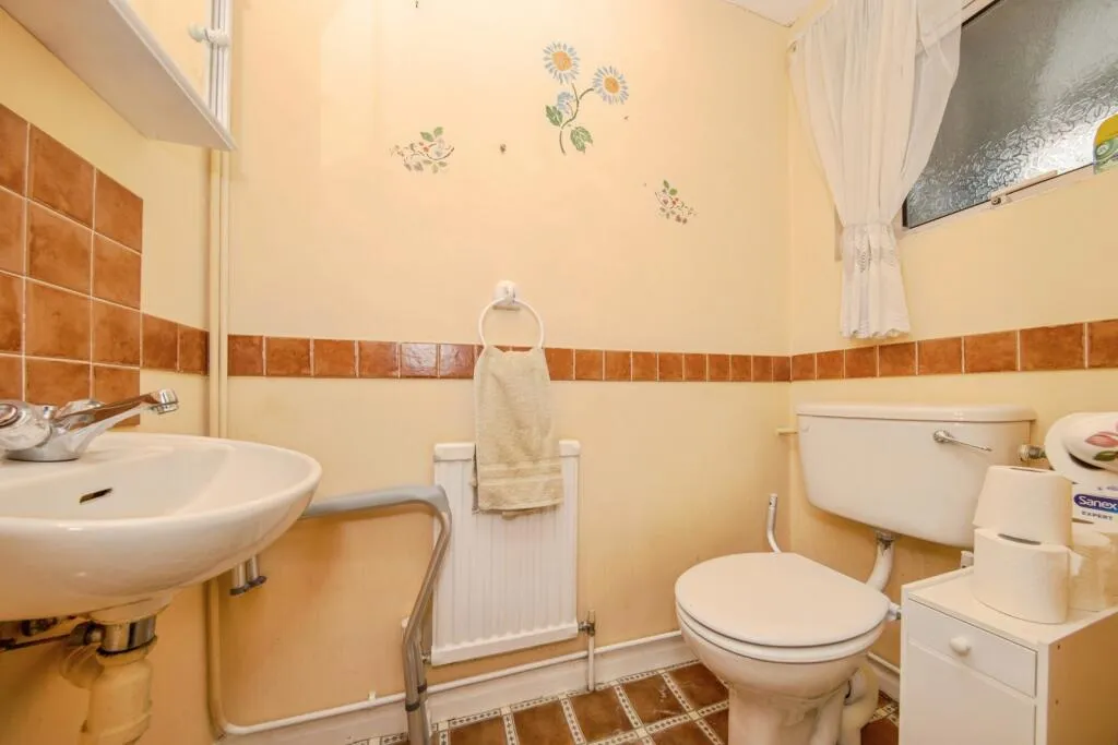 4 bed Detached