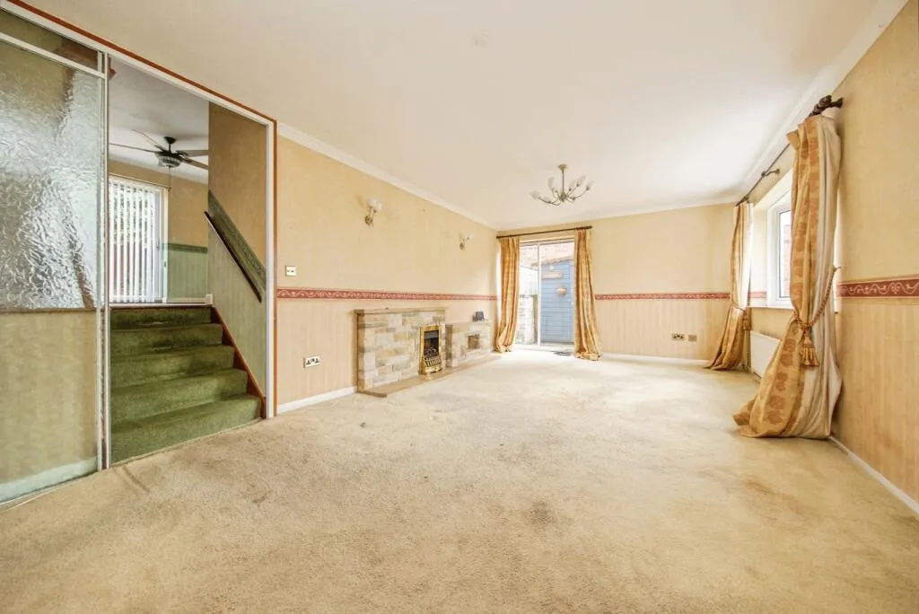 4 bed Detached