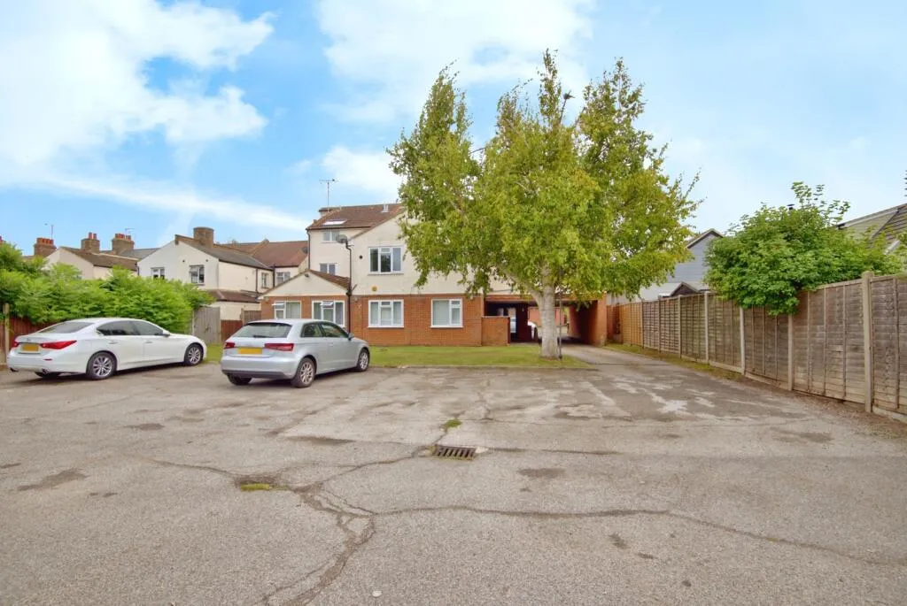 1 bed Ground Flat