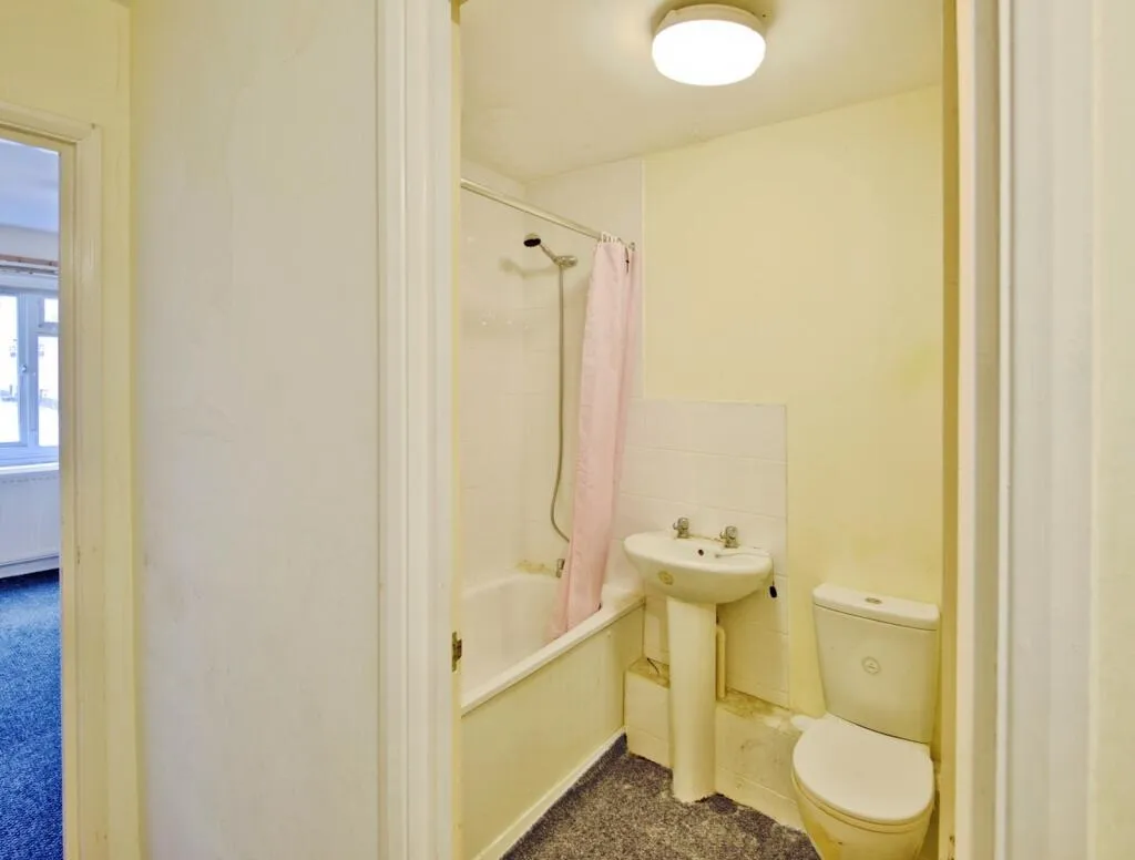 1 bed Ground Flat