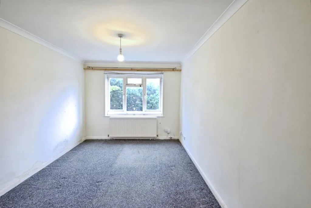 1 bed Ground Flat