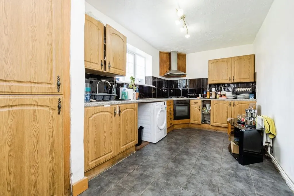 4 bed End of Terrace