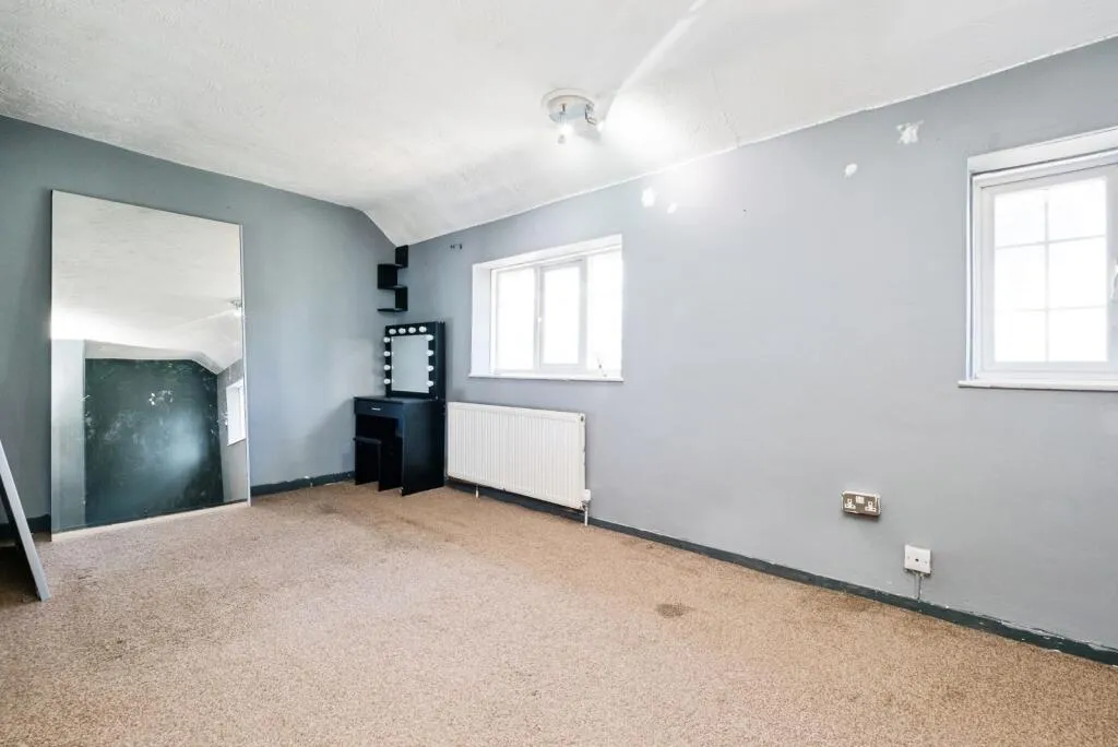 4 bed End of Terrace