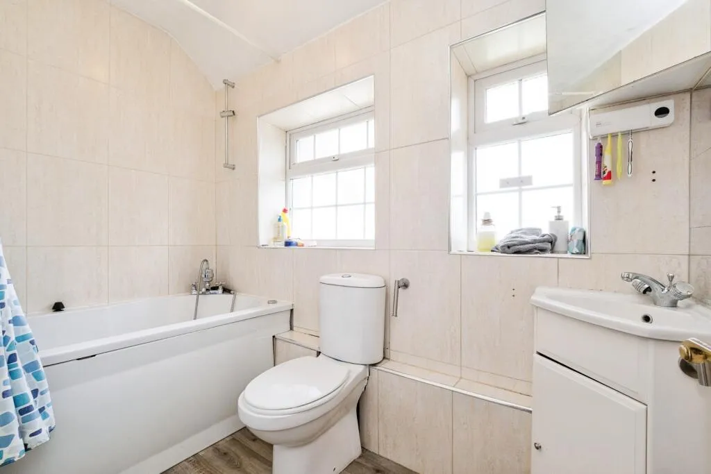 4 bed End of Terrace