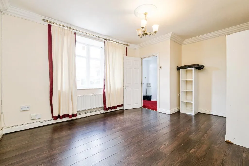4 bed End of Terrace