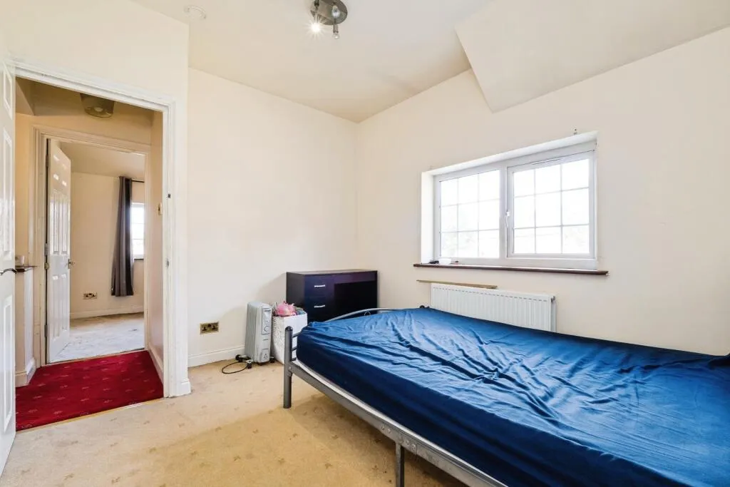 4 bed End of Terrace