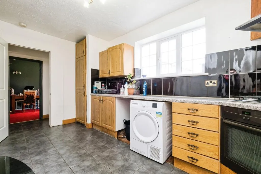 4 bed End of Terrace