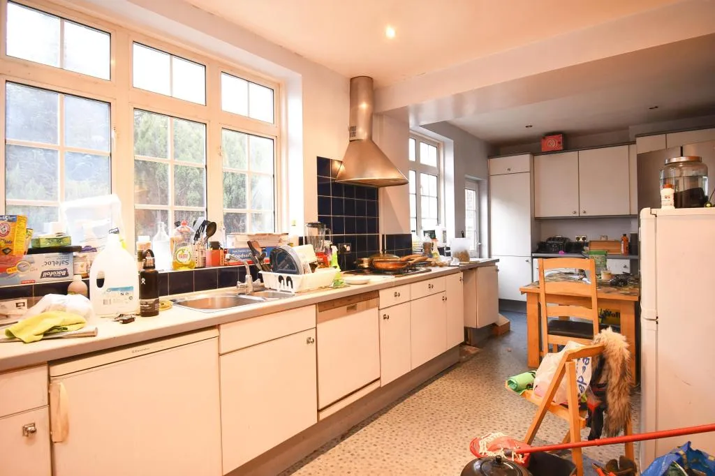 5 bed Detached