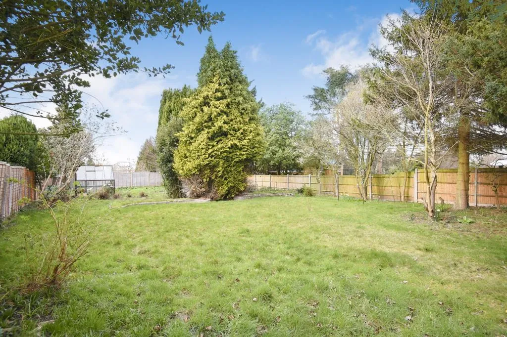 5 bed Detached