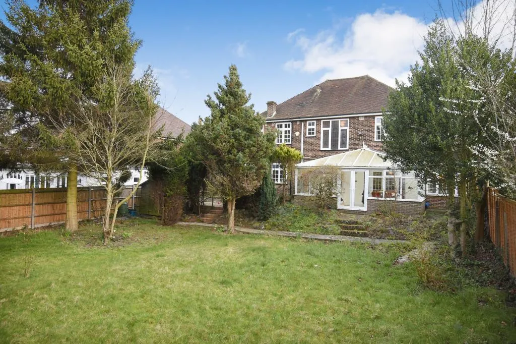 5 bed Detached