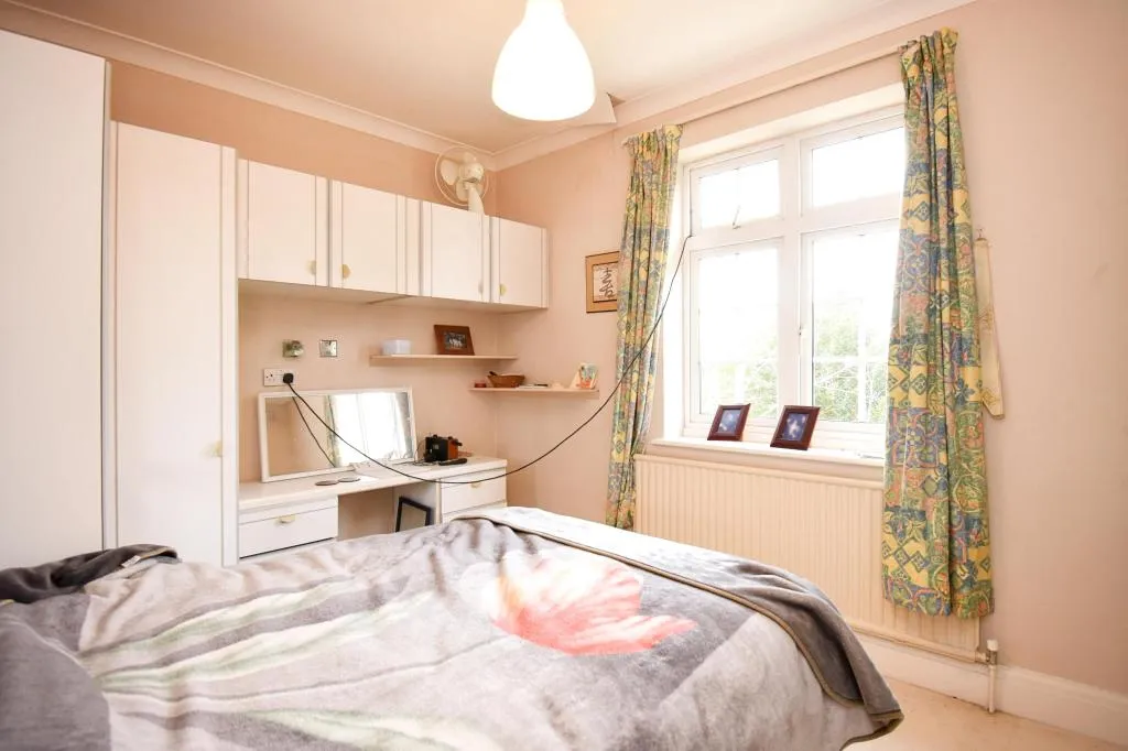 5 bed Detached