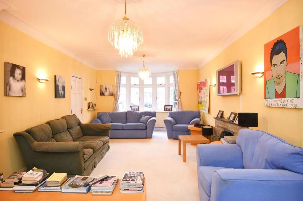 5 bed Detached