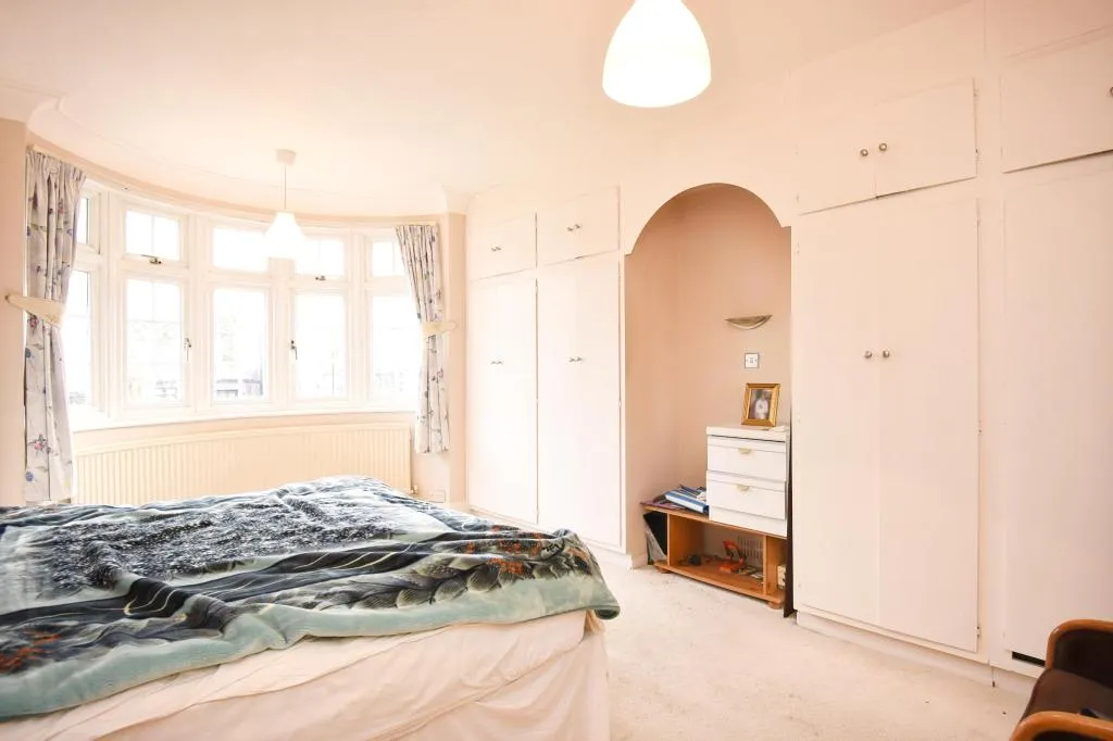 5 bed Detached