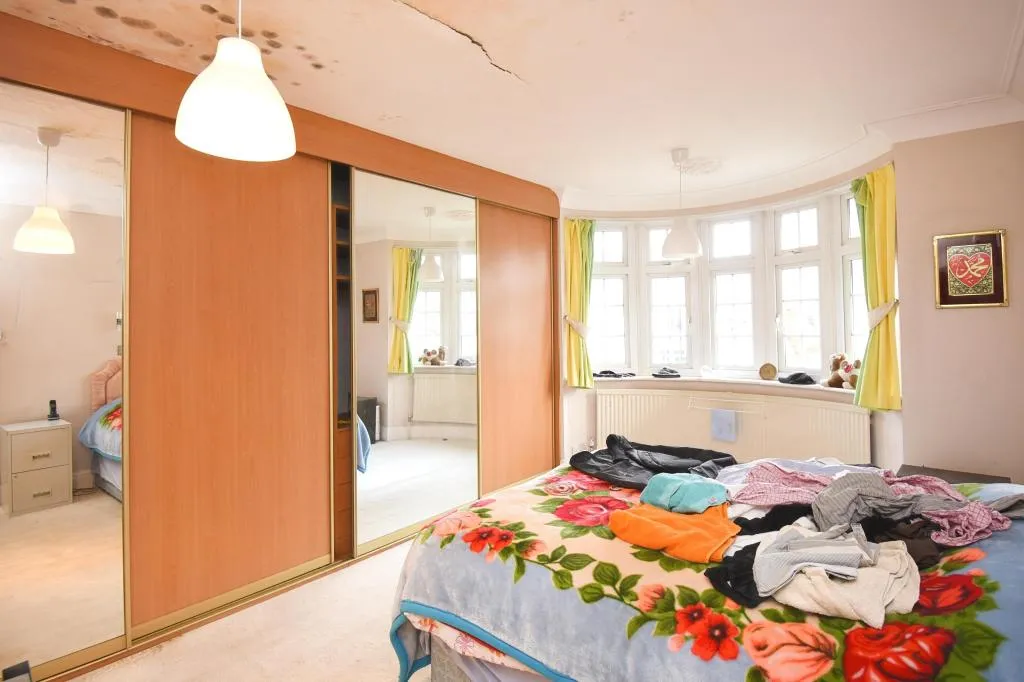 5 bed Detached
