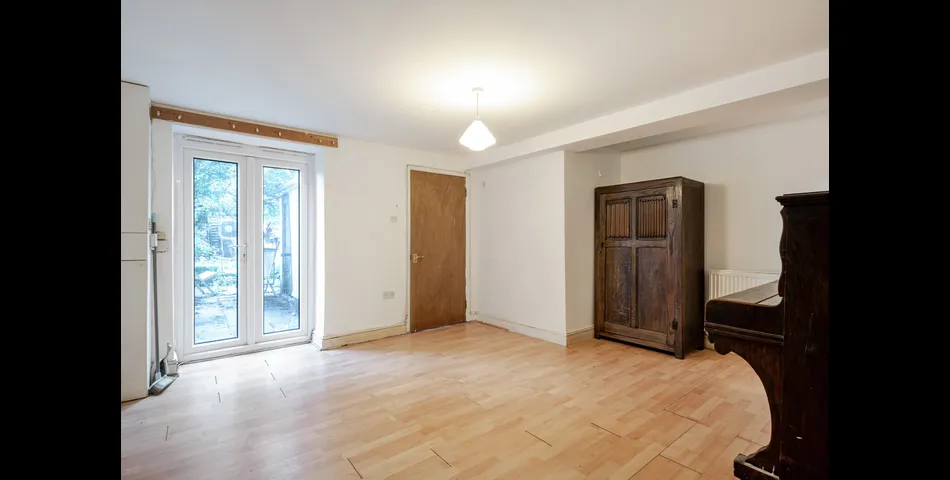 141 Staple Hill Road, BS16 5AG