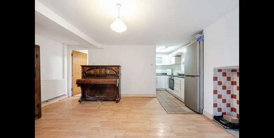 141 Staple Hill Road, BS16 5AG