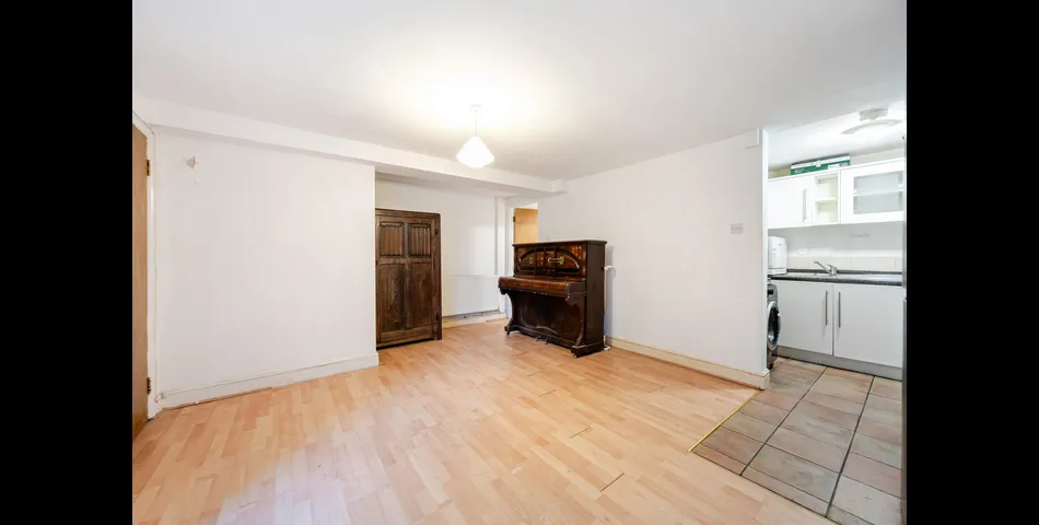 141 Staple Hill Road, BS16 5AG