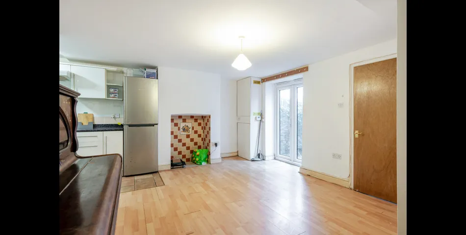 141 Staple Hill Road, BS16 5AG