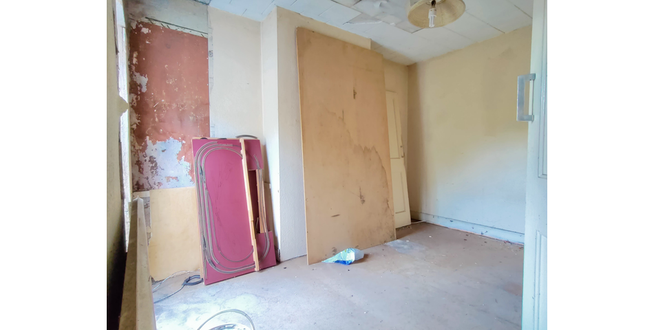 3-Bed Mid-Terraced Family Home in need of complete modernisation