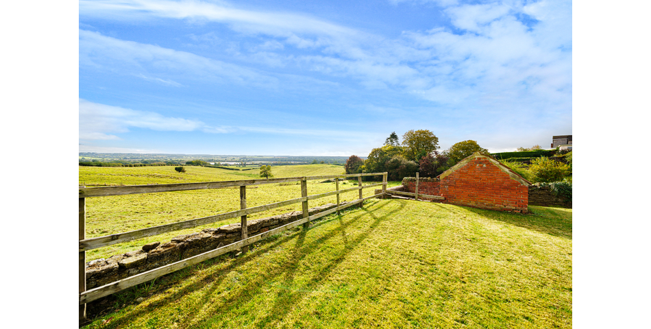 SINGLE BUILDING PLOT WITH STUNNING VIEWS