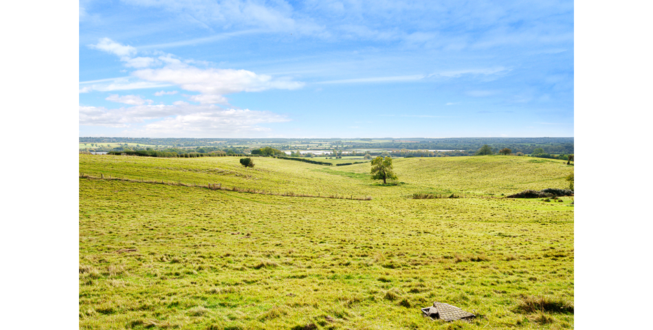 SINGLE BUILDING PLOT WITH STUNNING VIEWS