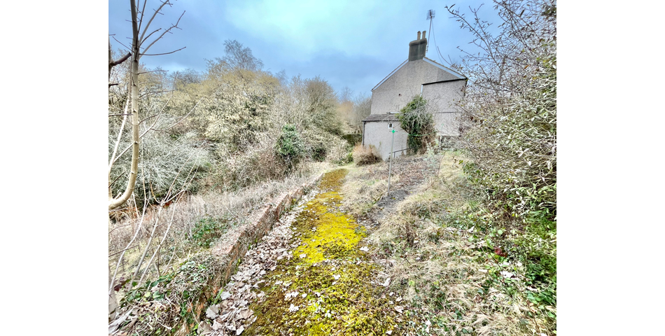 ONLINE TRADITIONAL AUCTION- A 19TH CENTURY THREE DOUBLE BEDROOM, THREE RECEPTION ROOM DETACHED HOUSE SAT IN GROUNDS APPROACHING QUARTER OF AN ACRE