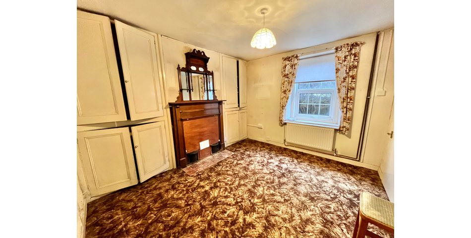 ONLINE TRADITIONAL AUCTION- A 19TH CENTURY THREE DOUBLE BEDROOM, THREE RECEPTION ROOM DETACHED HOUSE SAT IN GROUNDS APPROACHING QUARTER OF AN ACRE
